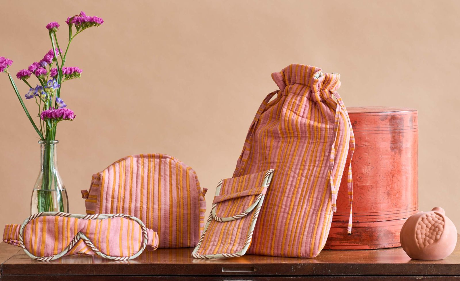 Katoenen accessoires: brillenkoker, toilettas en etui